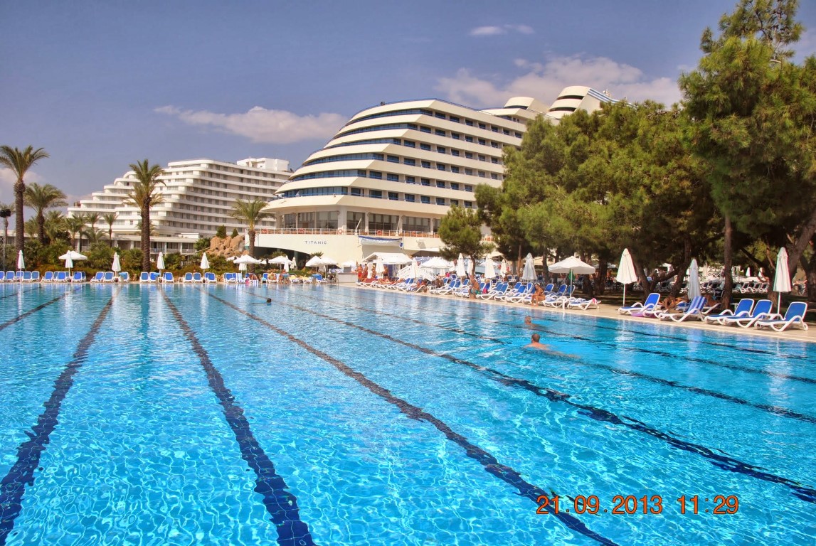 imagini hotel TITANIC LARA